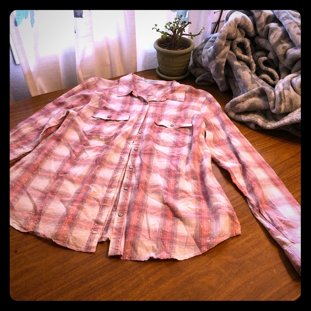 Lightweight plaid/paint splatter top